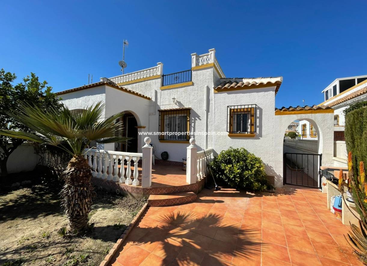 Wiederverkauf - Semi Detached Villa - La Marina - Urbanización La Marina