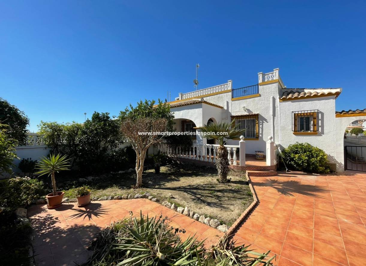 Wiederverkauf - Semi Detached Villa - La Marina - Urbanización La Marina