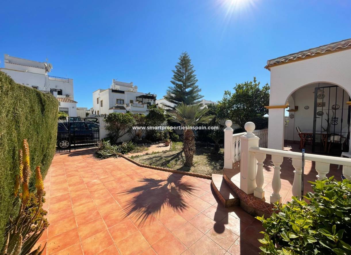 Wiederverkauf - Semi Detached Villa - La Marina - Urbanización La Marina