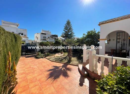 Wiederverkauf - Semi Detached Villa - La Marina - Urbanización La Marina