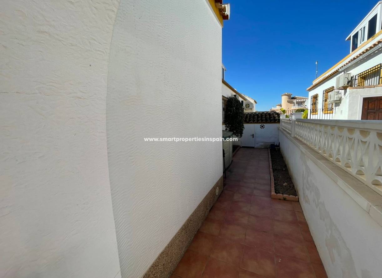 Wiederverkauf - Semi Detached Villa - La Marina - Urbanización La Marina