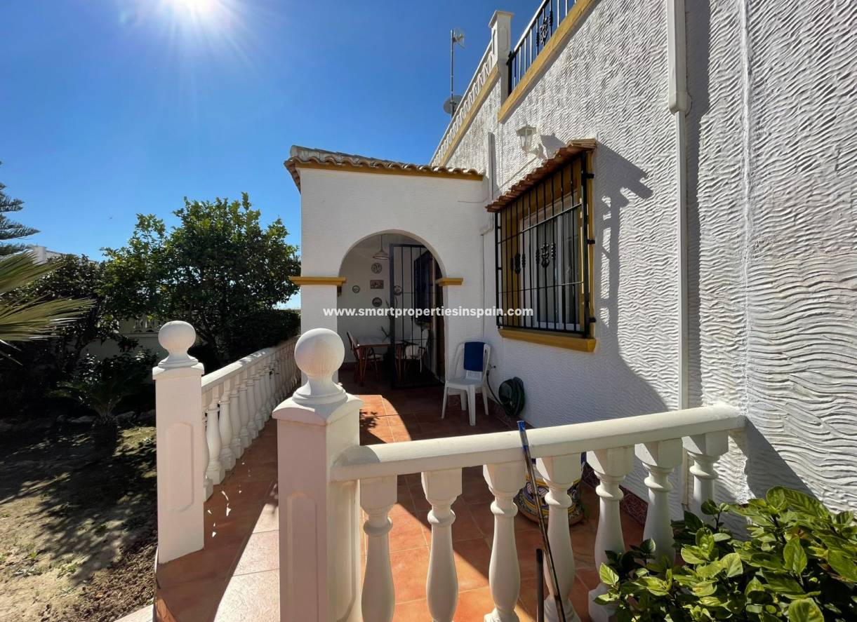 Wiederverkauf - Semi Detached Villa - La Marina - Urbanización La Marina