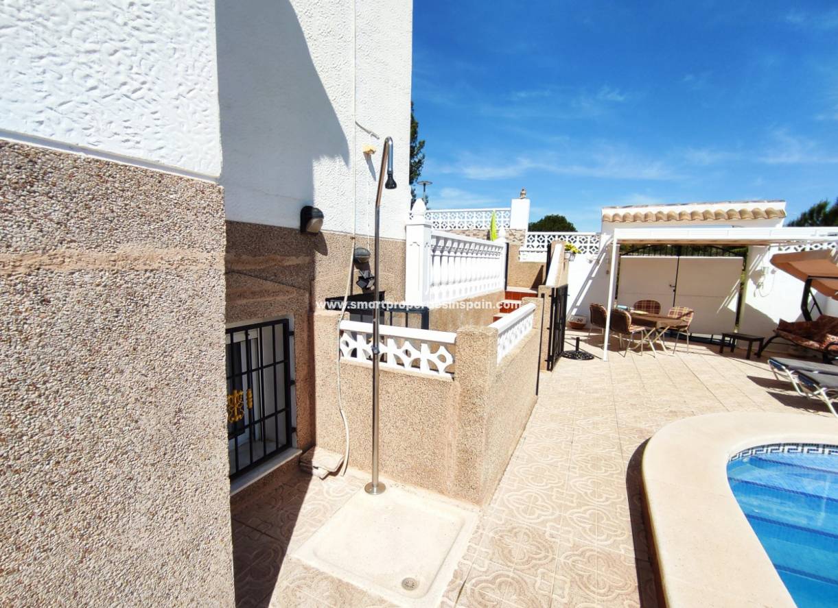 Wiederverkauf - Semi Detached Villa - La Marina - Urbanización La Marina