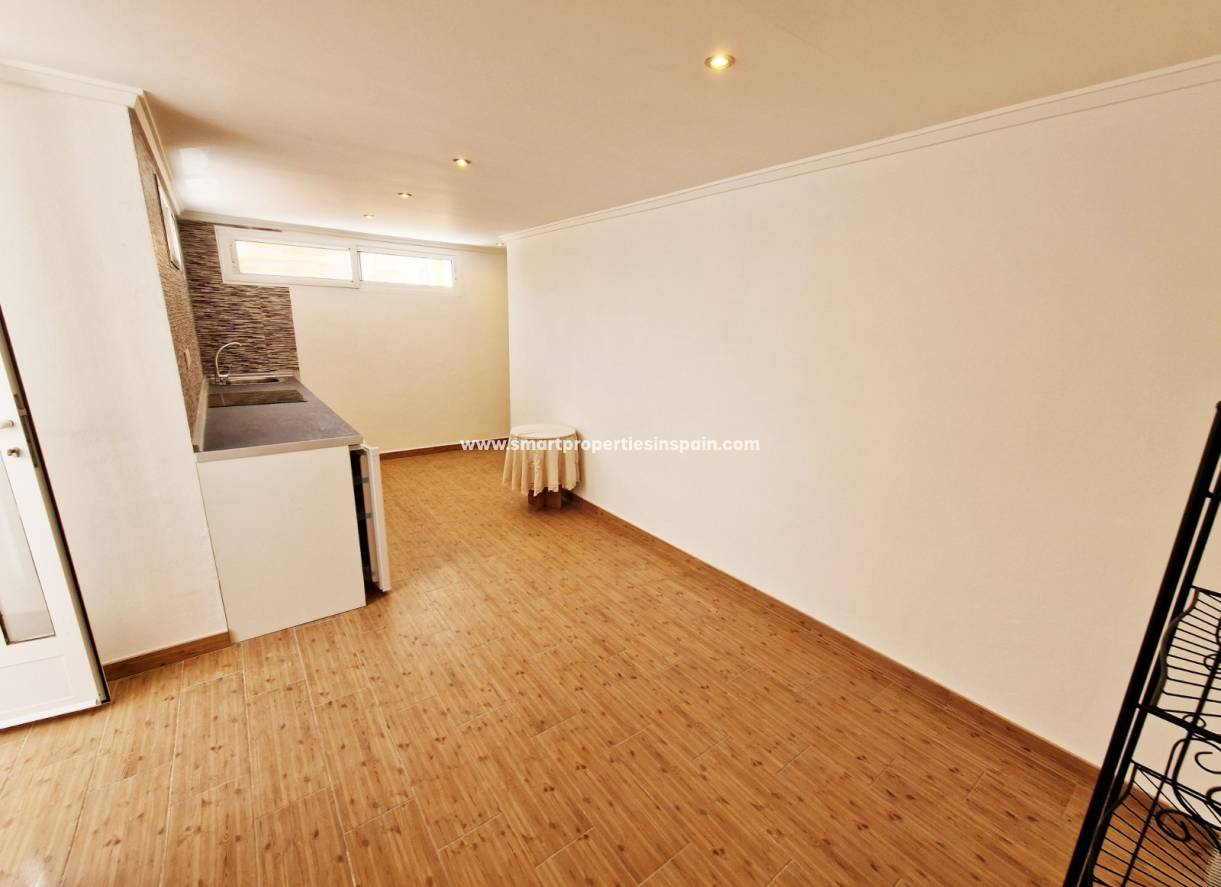 Wiederverkauf - Semi Detached Villa - La Marina - Urbanización La Marina