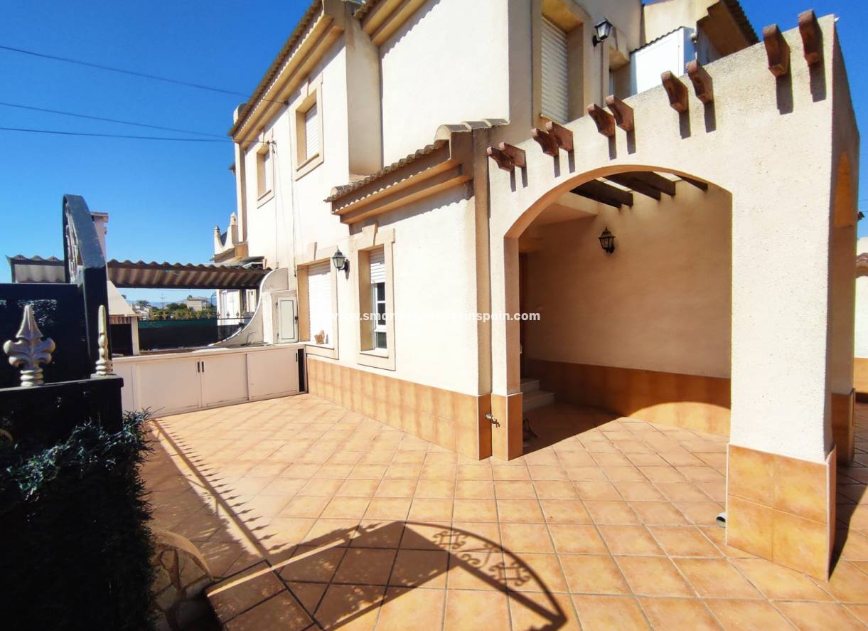 Wiederverkauf - Semi Detached Villa - La Marina - Urbanización La Marina
