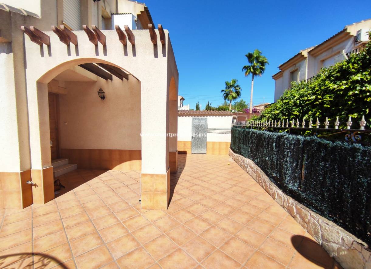 Wiederverkauf - Semi Detached Villa - La Marina - Urbanización La Marina