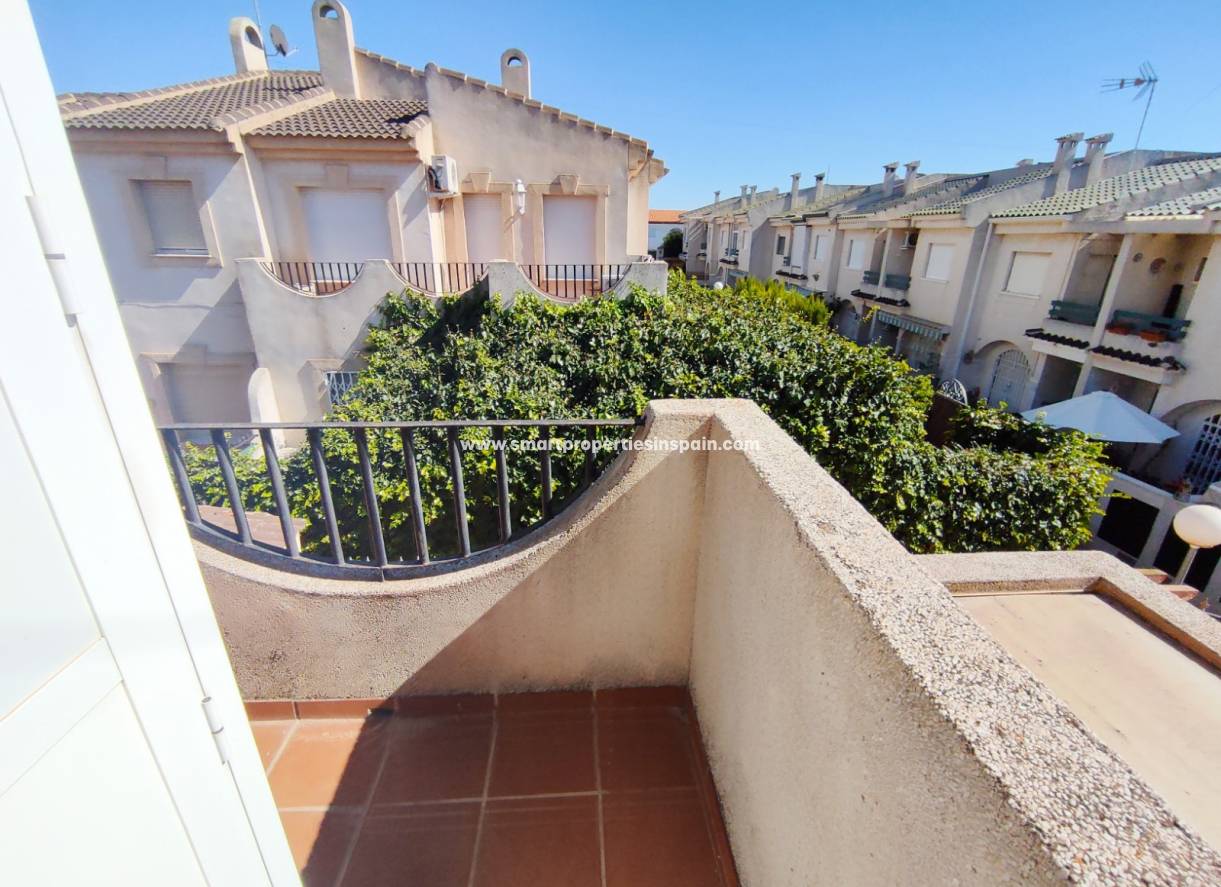 Wiederverkauf - Semi Detached Villa - La Marina - Urbanización La Marina
