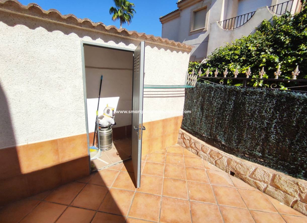 Wiederverkauf - Semi Detached Villa - La Marina - Urbanización La Marina