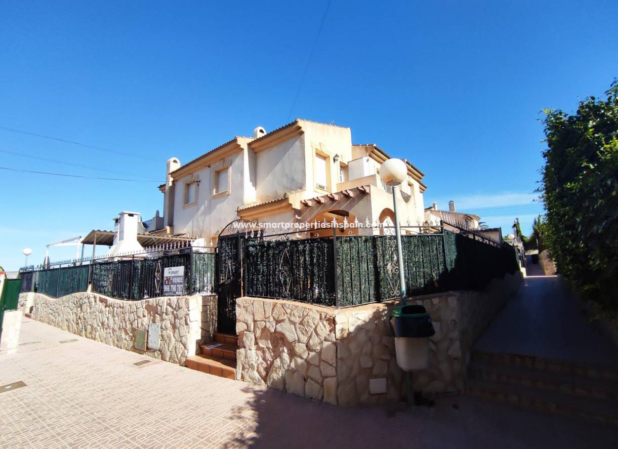 Wiederverkauf - Semi Detached Villa - La Marina - Urbanización La Marina