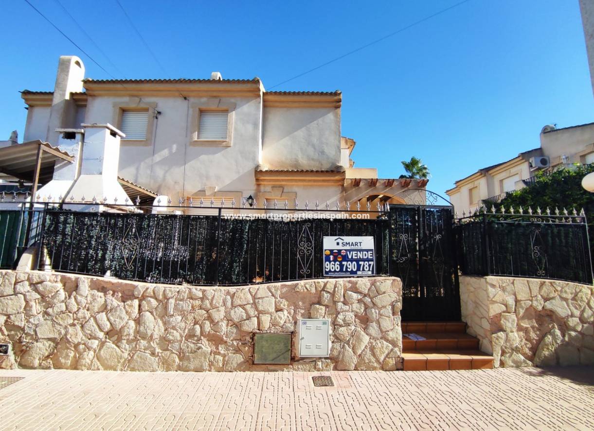 Wiederverkauf - Semi Detached Villa - La Marina - Urbanización La Marina