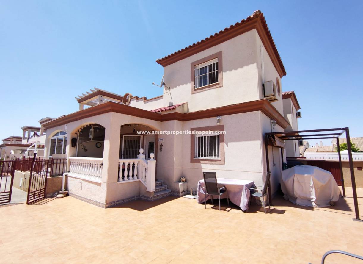 Wiederverkauf - Semi Detached Villa - La Marina - Urbanización La Marina