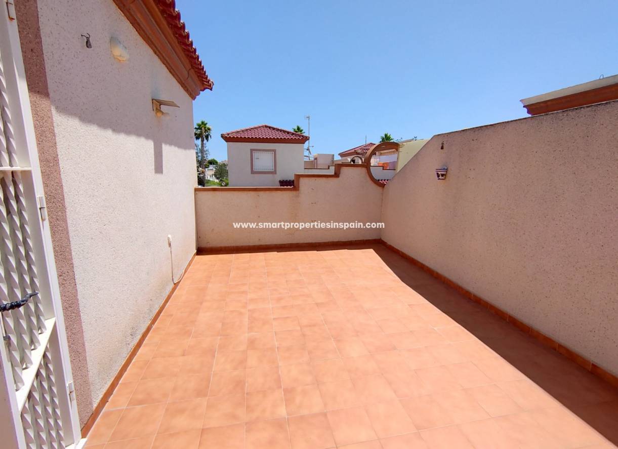 Wiederverkauf - Semi Detached Villa - La Marina - Urbanización La Marina