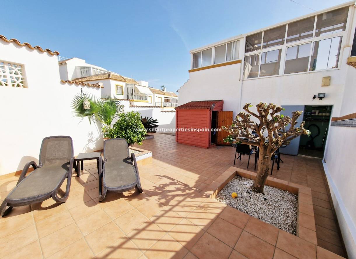 Wiederverkauf - Semi Detached Villa - La Marina - Urbanización La Marina