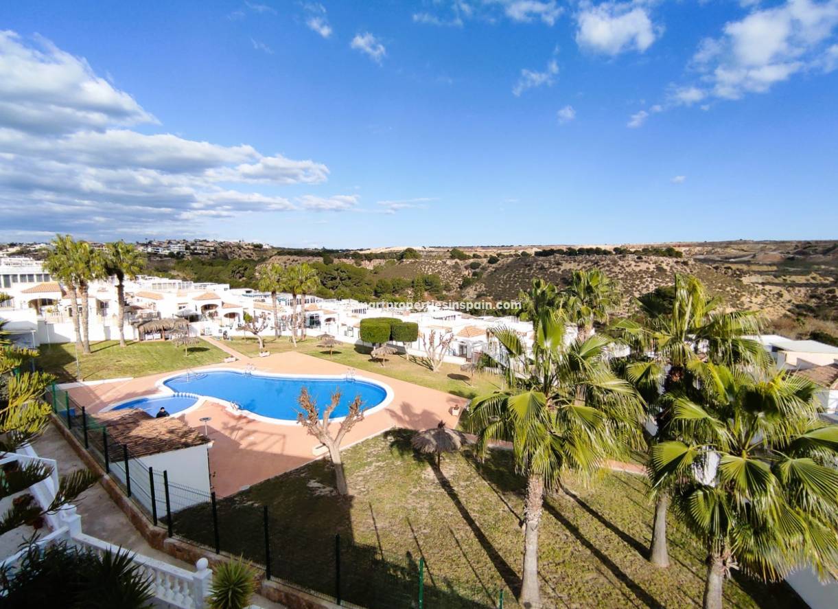 Wiederverkauf - Semi Detached Villa - La Marina - Urbanización La Marina