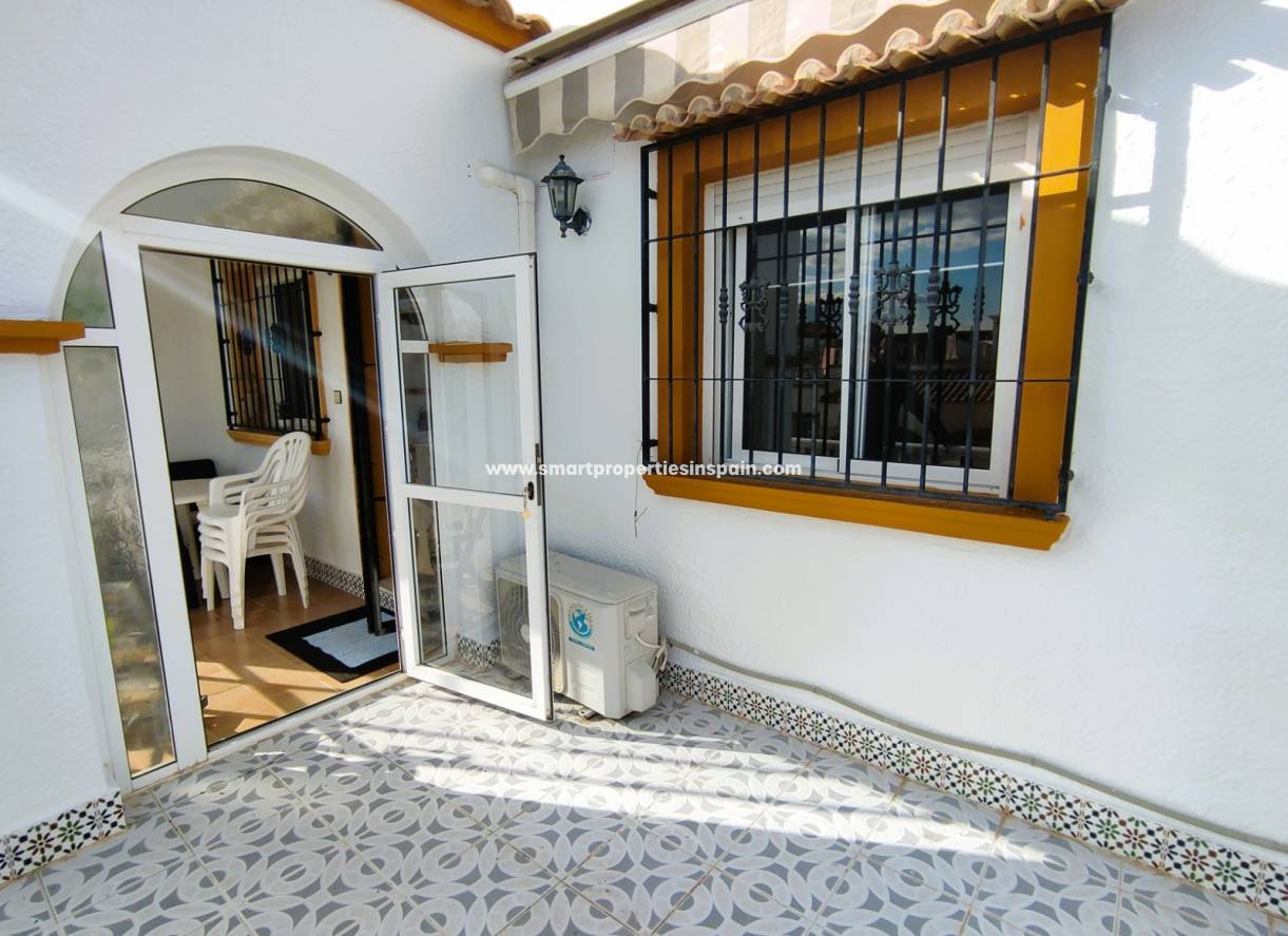 Wiederverkauf - Semi Detached Villa - La Marina - Urbanización La Marina