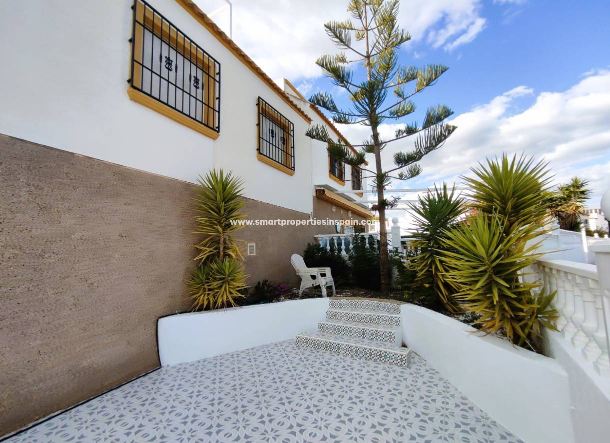Wiederverkauf - Semi Detached Villa - La Marina - Urbanización La Marina