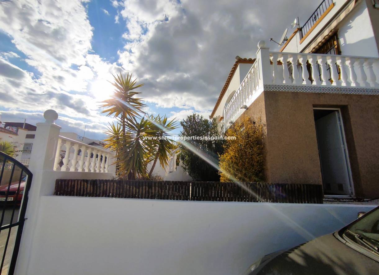 Wiederverkauf - Semi Detached Villa - La Marina - Urbanización La Marina