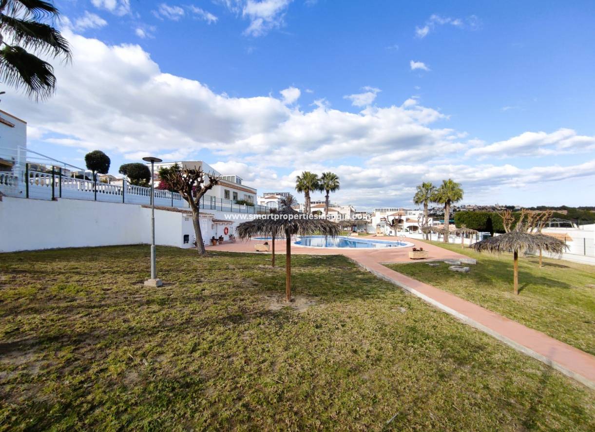 Wiederverkauf - Semi Detached Villa - La Marina - Urbanización La Marina