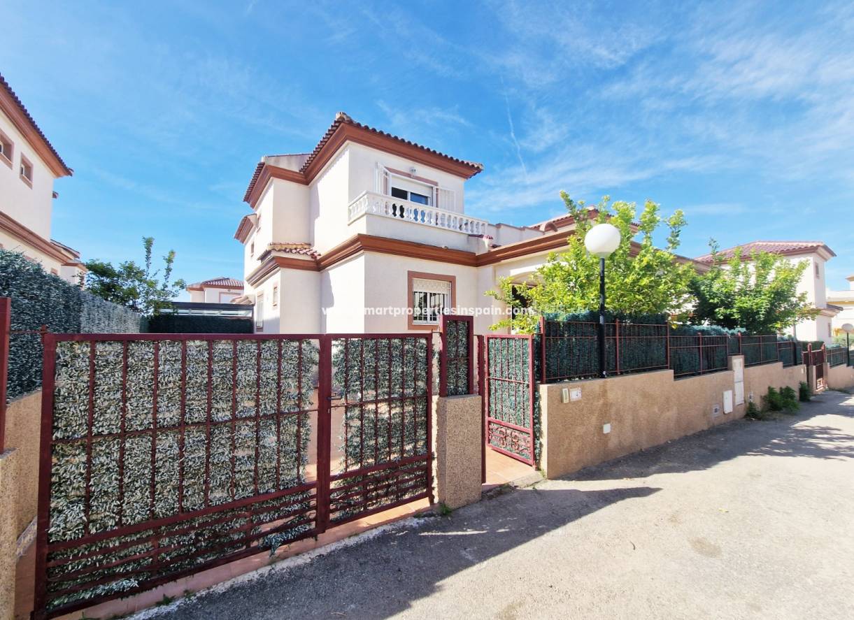 Wiederverkauf - Semi Detached Villa - La Marina - Urbanización La Marina