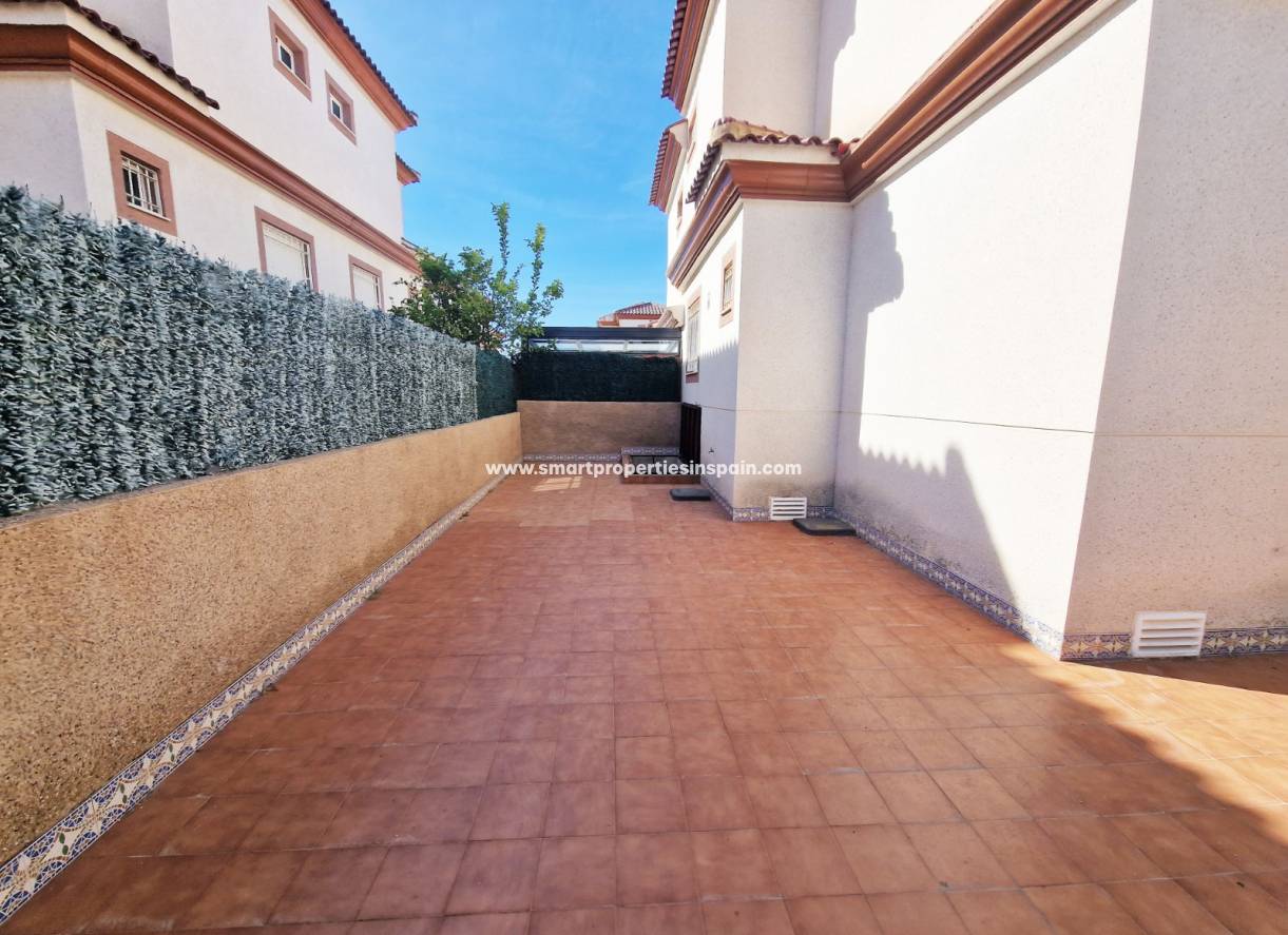 Wiederverkauf - Semi Detached Villa - La Marina - Urbanización La Marina