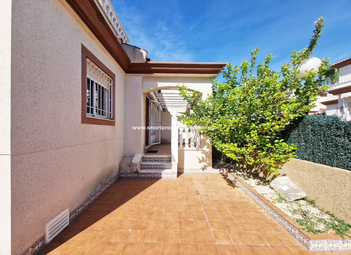 Wiederverkauf - Semi Detached Villa - La Marina - Urbanización La Marina