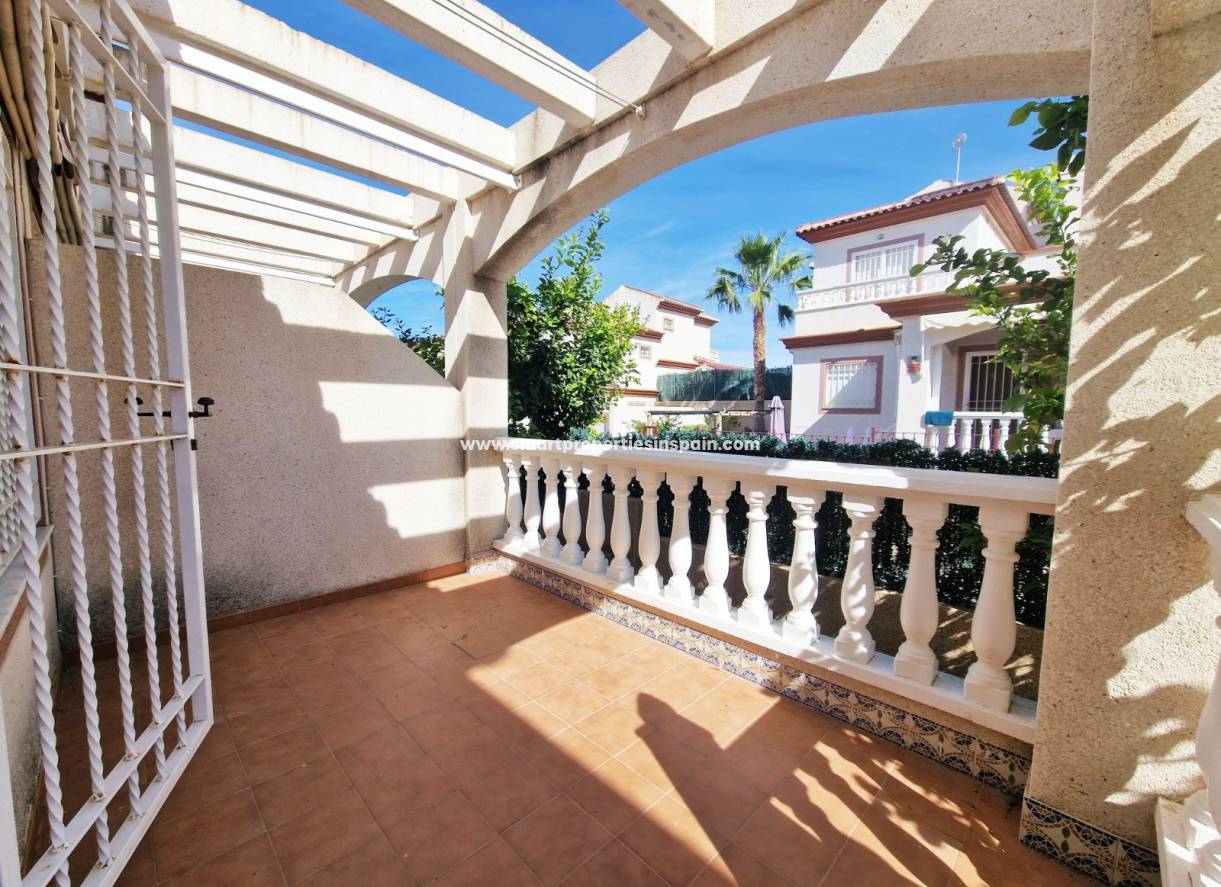 Wiederverkauf - Semi Detached Villa - La Marina - Urbanización La Marina