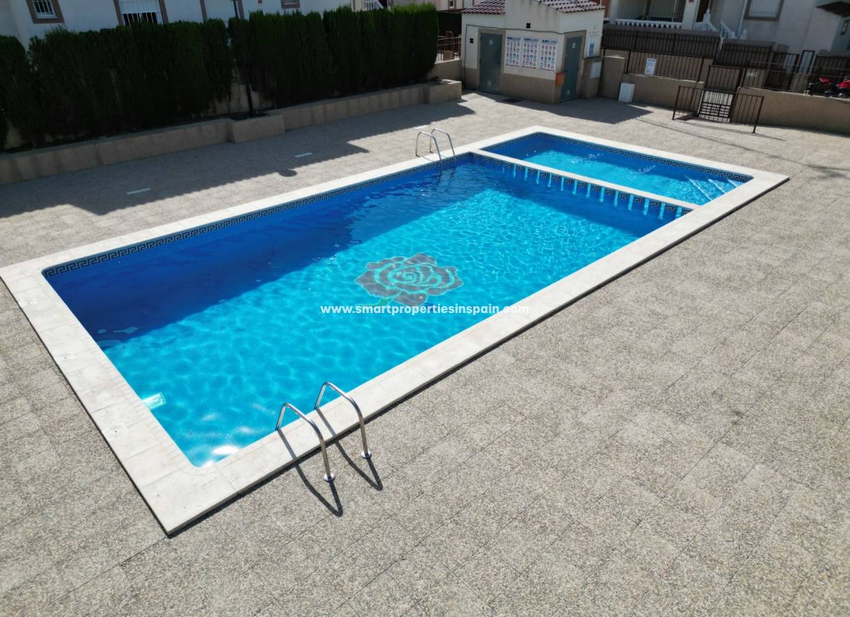 Wiederverkauf - Semi Detached Villa - La Marina - Urbanización La Marina