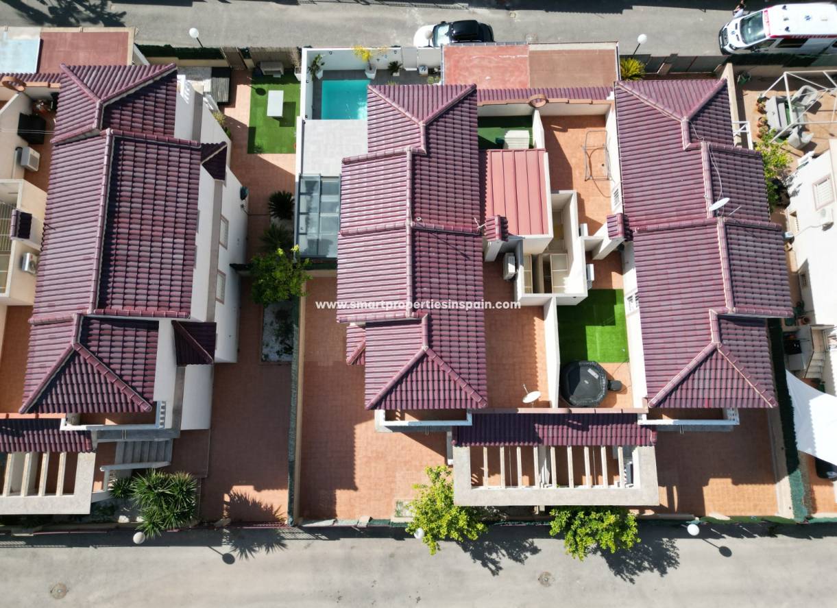 Wiederverkauf - Semi Detached Villa - La Marina - Urbanización La Marina