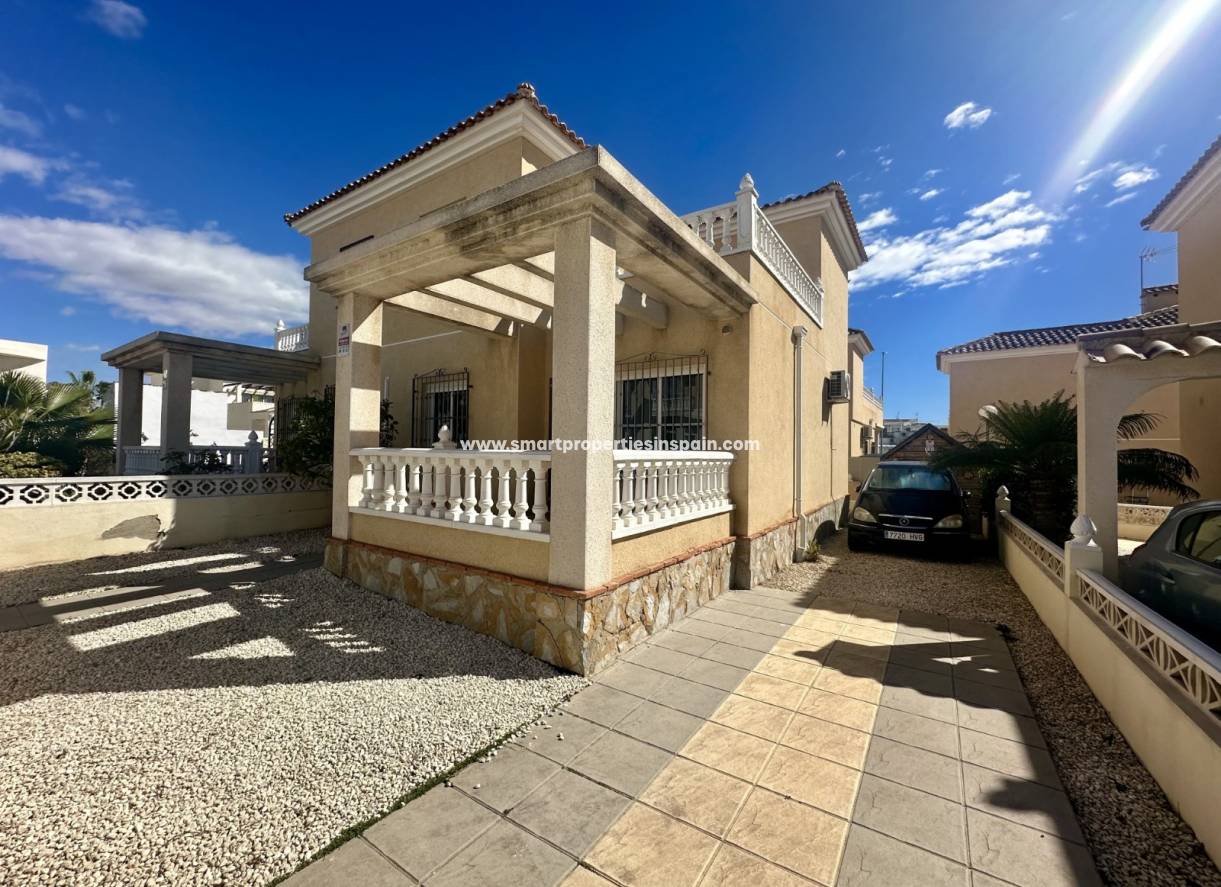 Wiederverkauf - Semi Detached Villa - La Marina - Urbanización La Marina
