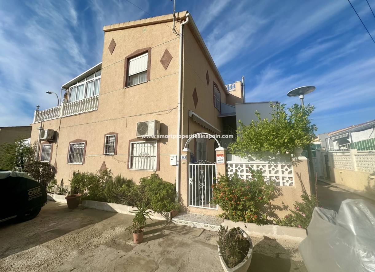 Wiederverkauf - Semi Detached Villa - La Marina - Urbanización La Marina