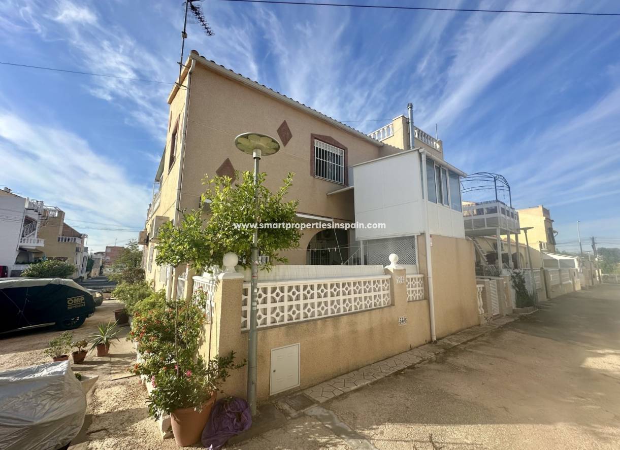 Wiederverkauf - Semi Detached Villa - La Marina - Urbanización La Marina
