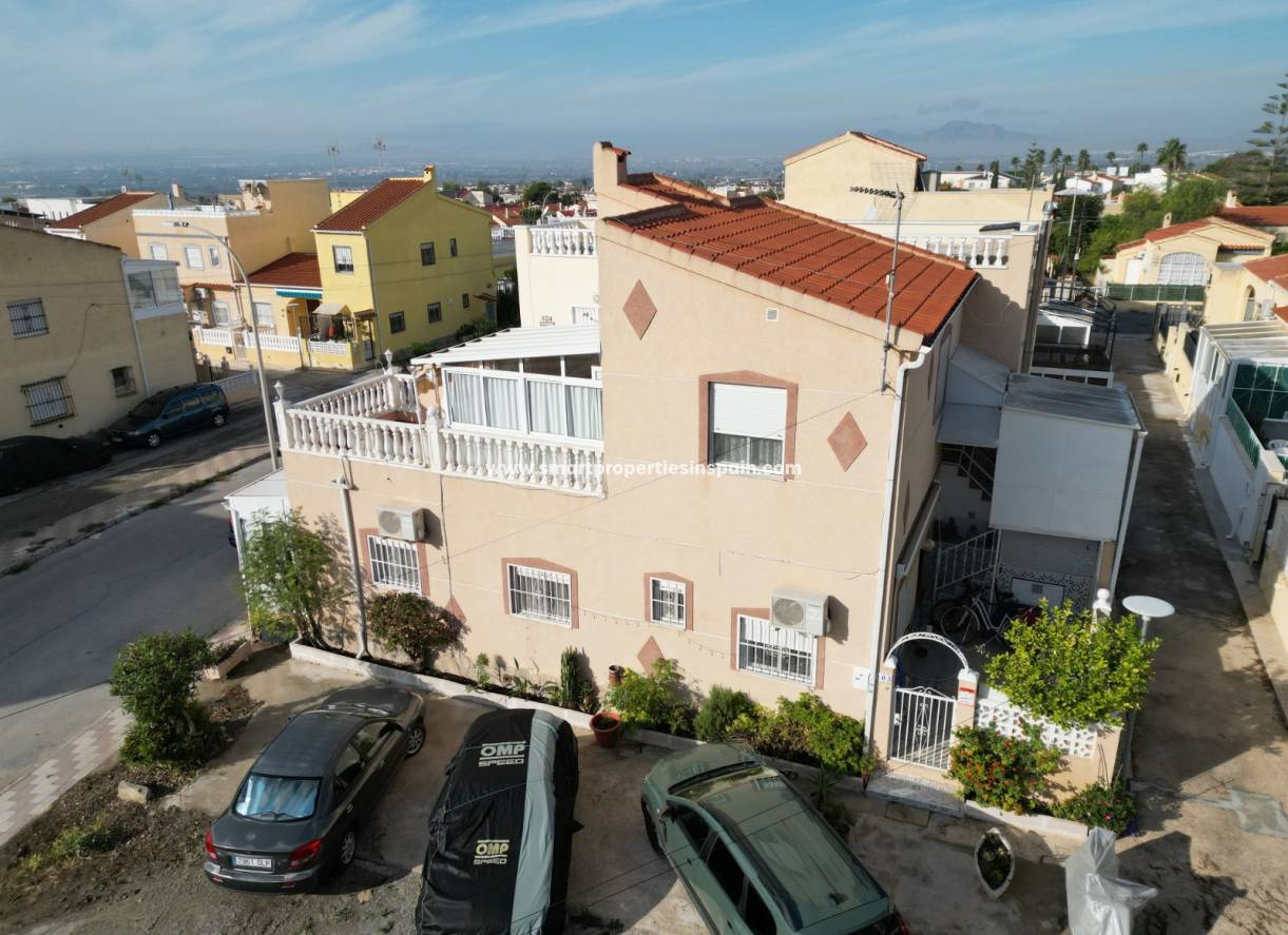 Wiederverkauf - Semi Detached Villa - La Marina - Urbanización La Marina
