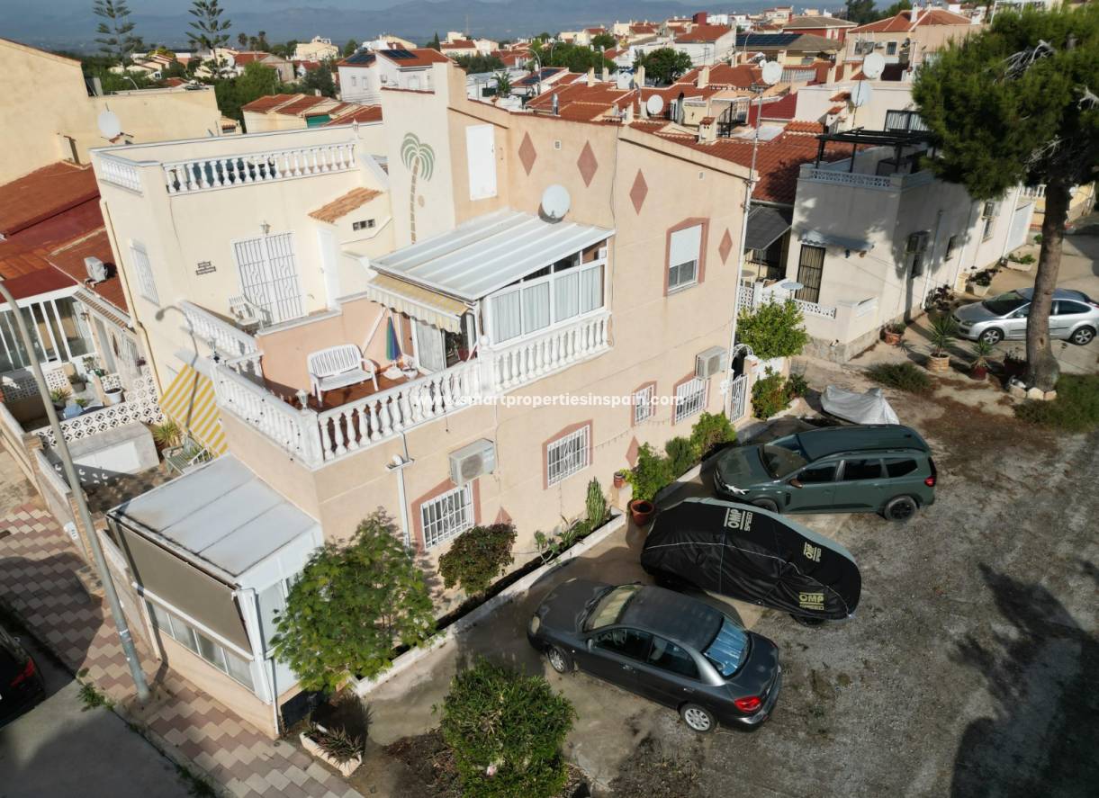 Wiederverkauf - Semi Detached Villa - La Marina - Urbanización La Marina