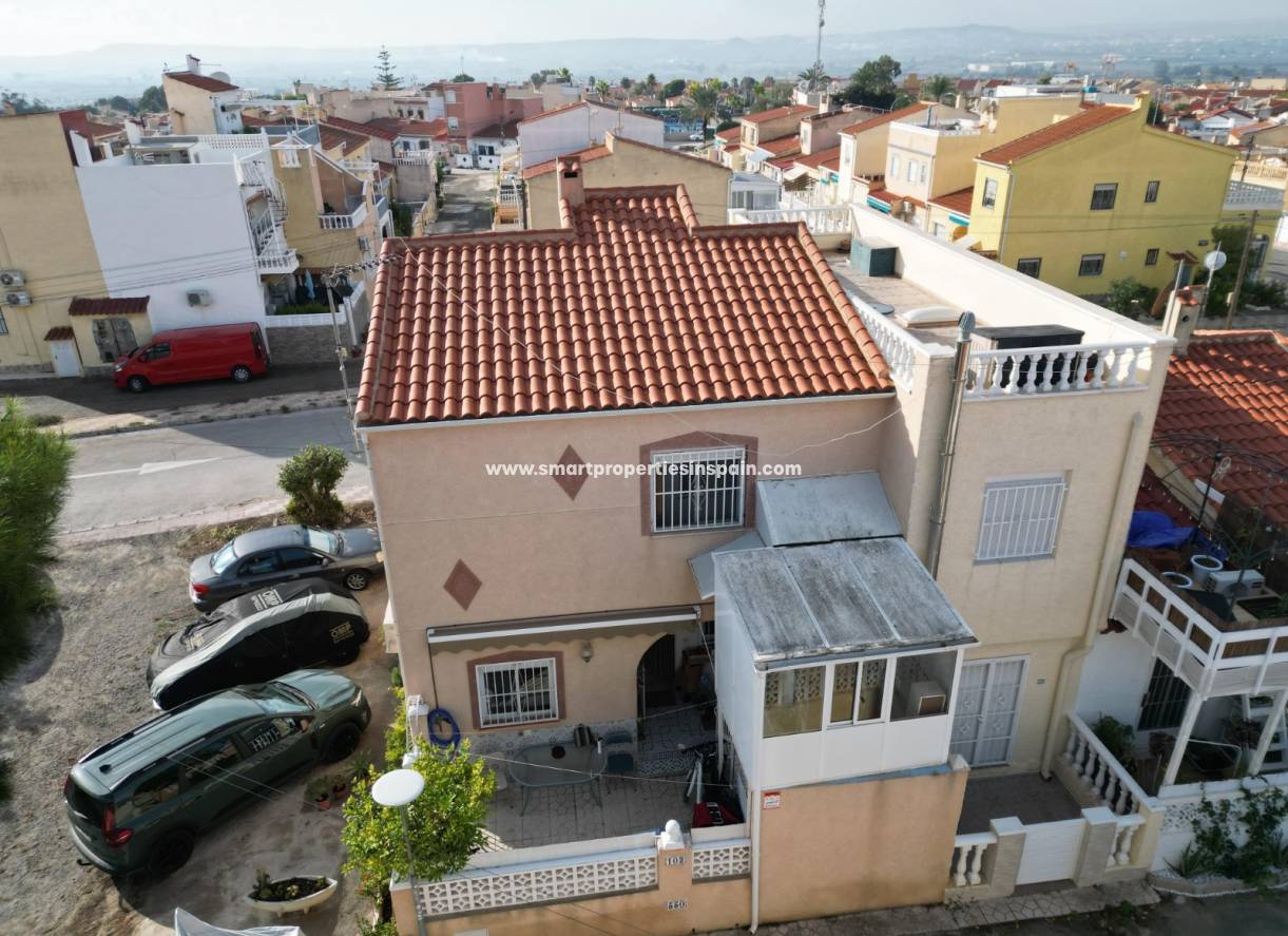 Wiederverkauf - Semi Detached Villa - La Marina - Urbanización La Marina