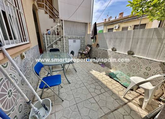 Wiederverkauf - Semi Detached Villa - La Marina - Urbanización La Marina
