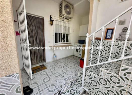 Wiederverkauf - Semi Detached Villa - La Marina - Urbanización La Marina