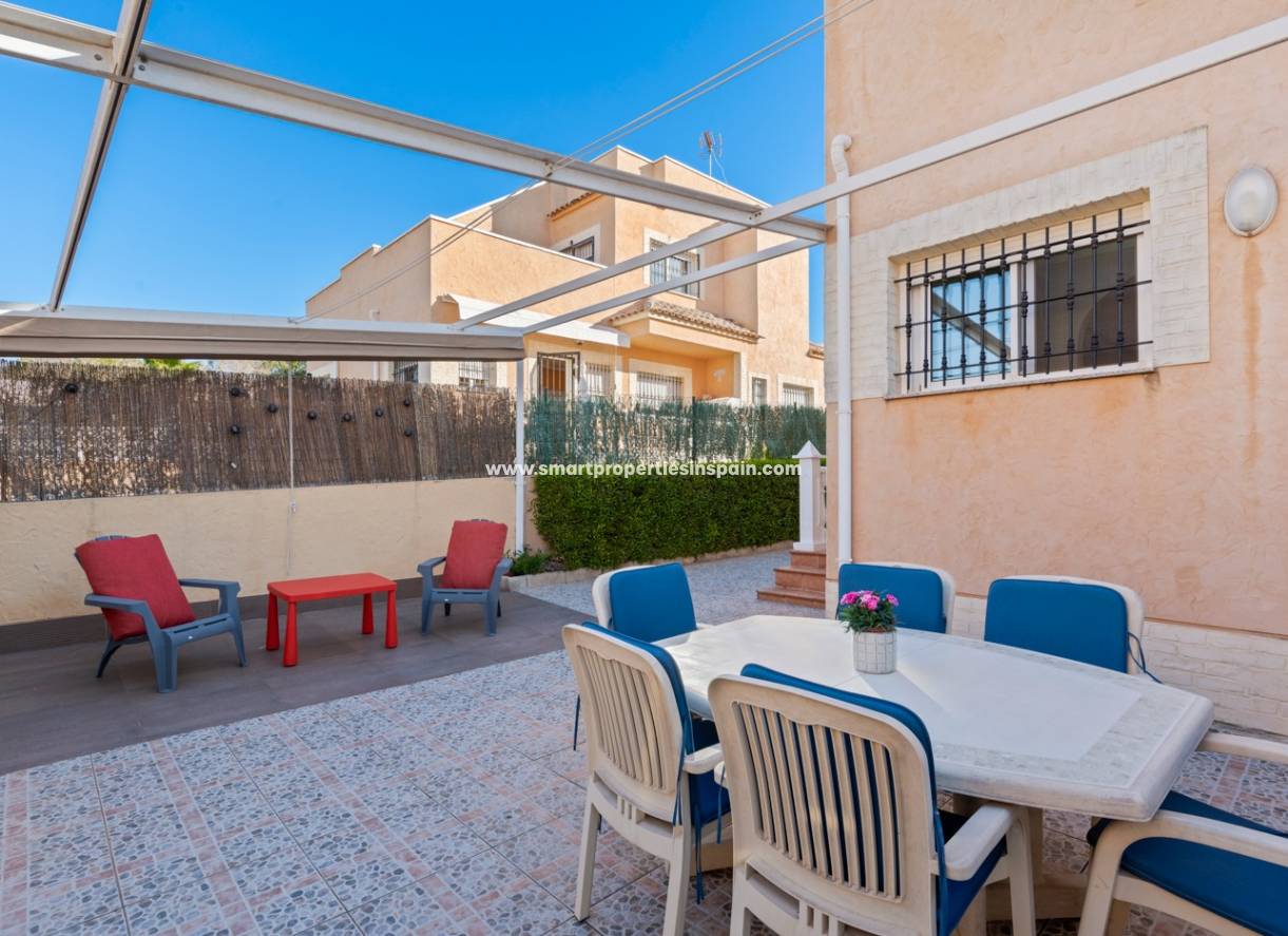 Wiederverkauf - Semi Detached Villa - La Marina - Urbanización La Marina