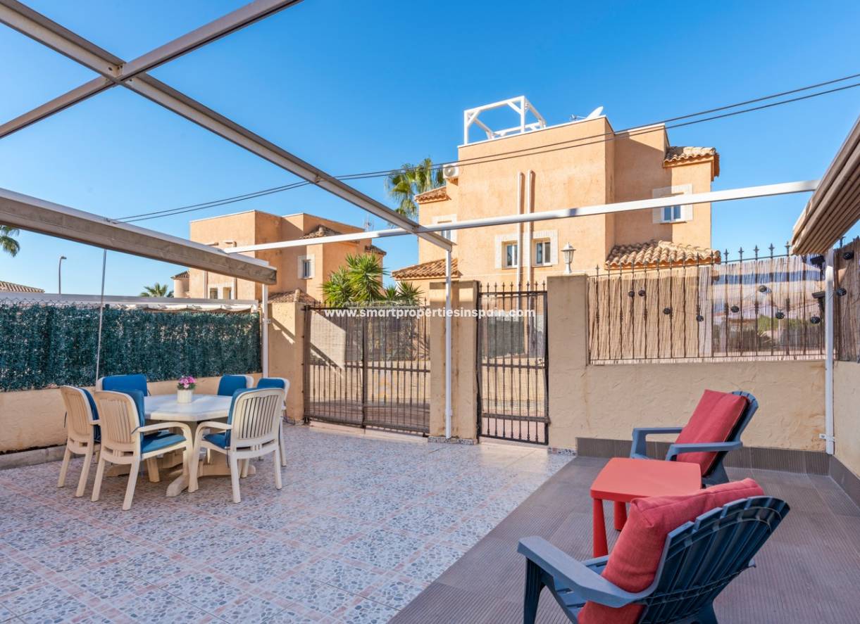 Wiederverkauf - Semi Detached Villa - La Marina - Urbanización La Marina