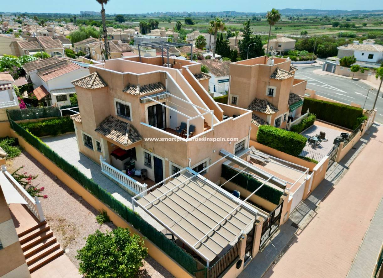 Wiederverkauf - Semi Detached Villa - La Marina - Urbanización La Marina
