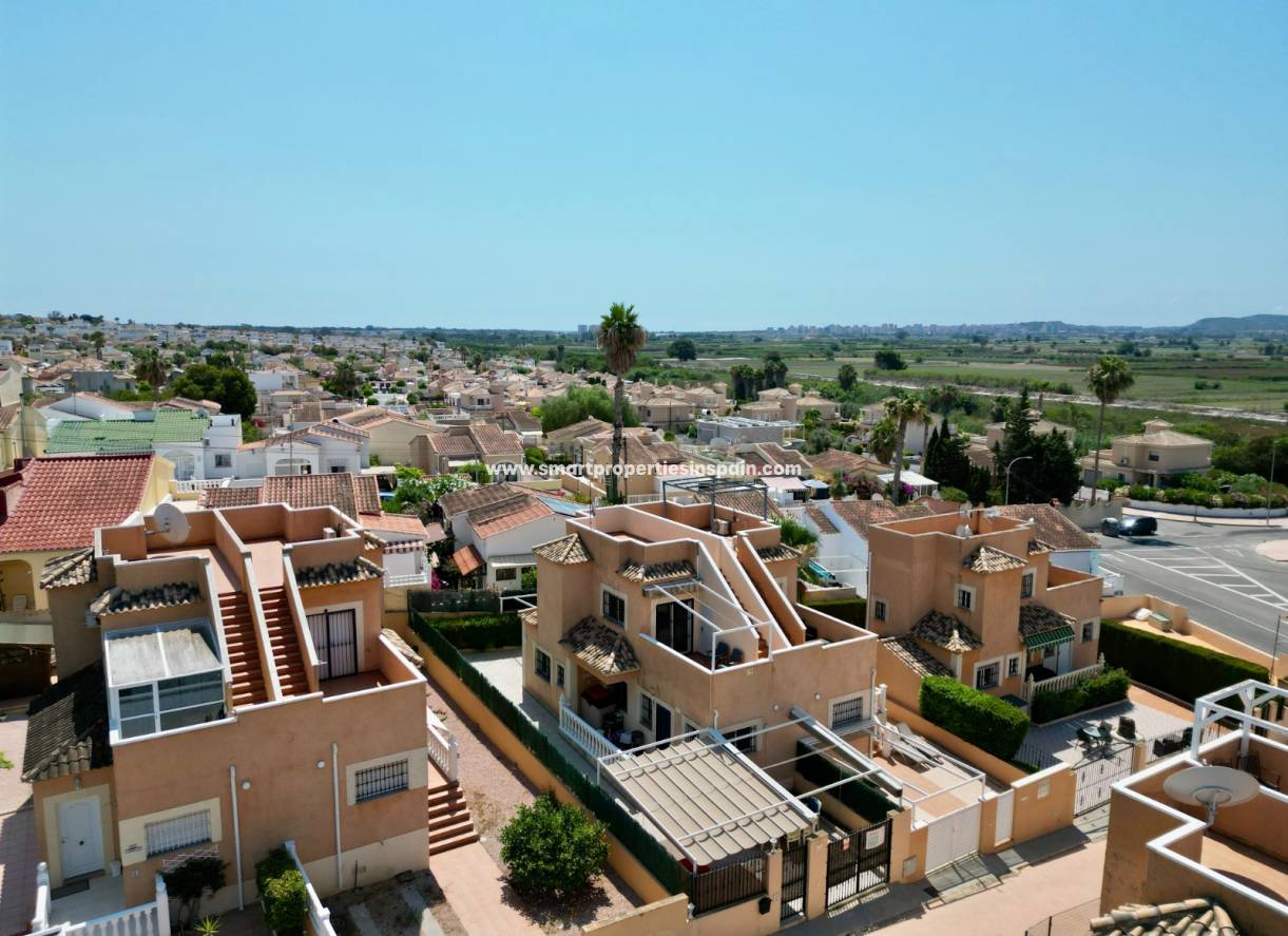 Wiederverkauf - Semi Detached Villa - La Marina - Urbanización La Marina