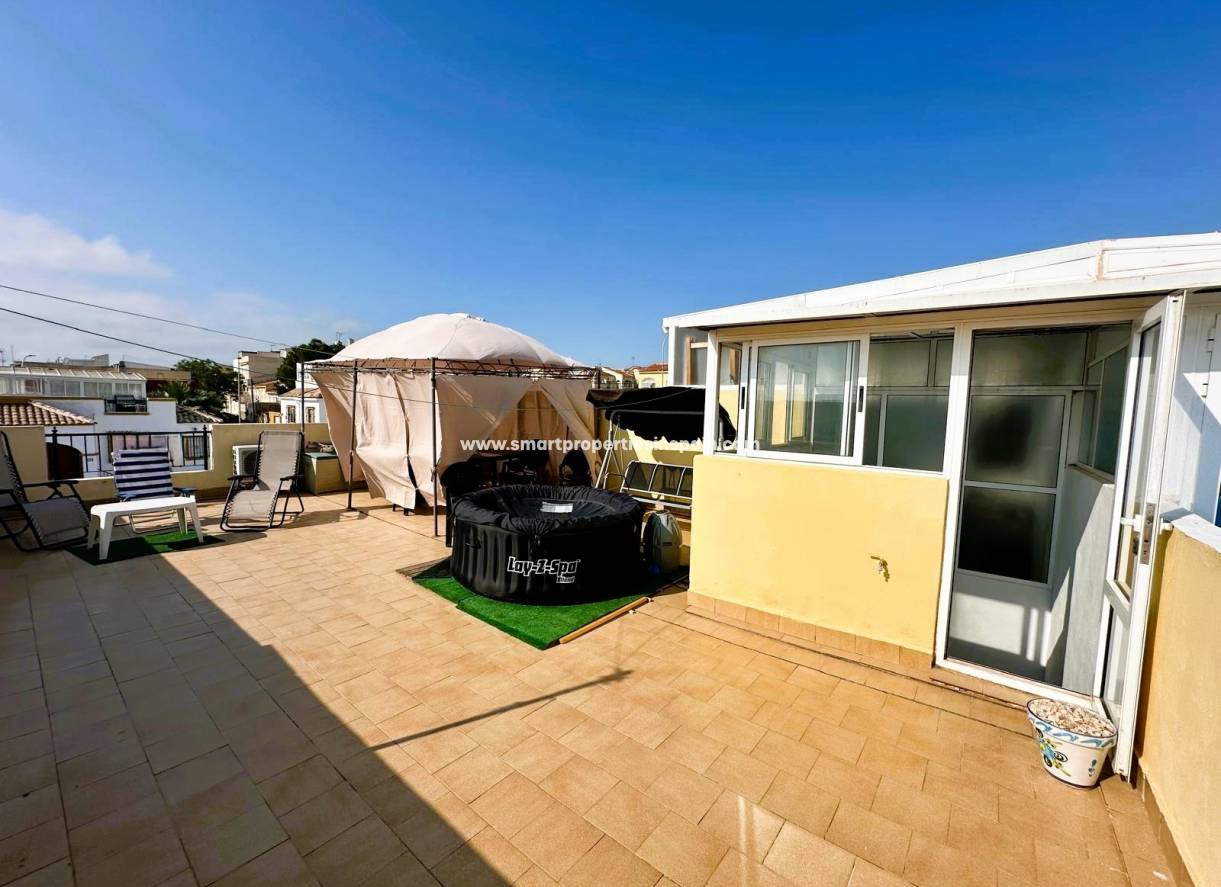 Wiederverkauf - Semi Detached Villa - La Marina - Urbanización La Marina
