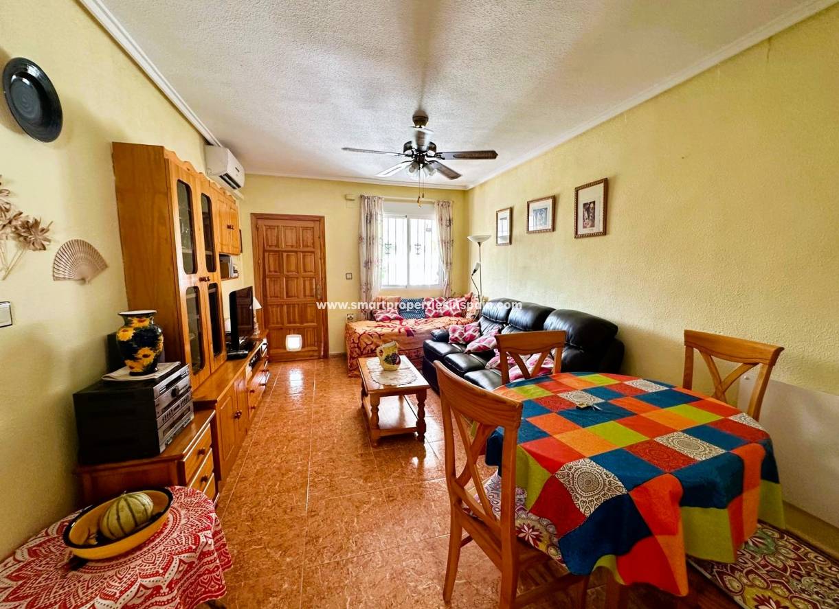 Wiederverkauf - Semi Detached Villa - La Marina - Urbanización La Marina