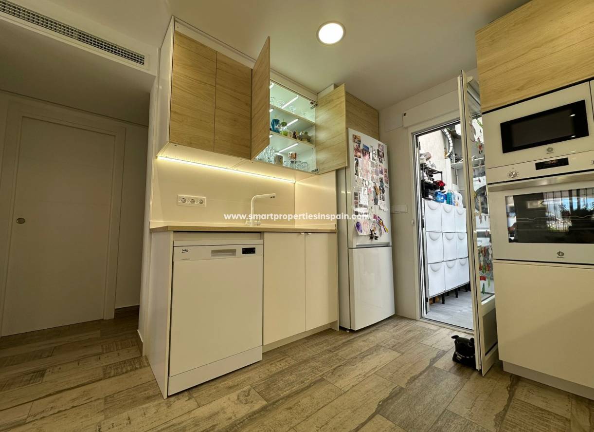 Wiederverkauf - Semi Detached Villa - La Marina - Urbanización La Marina