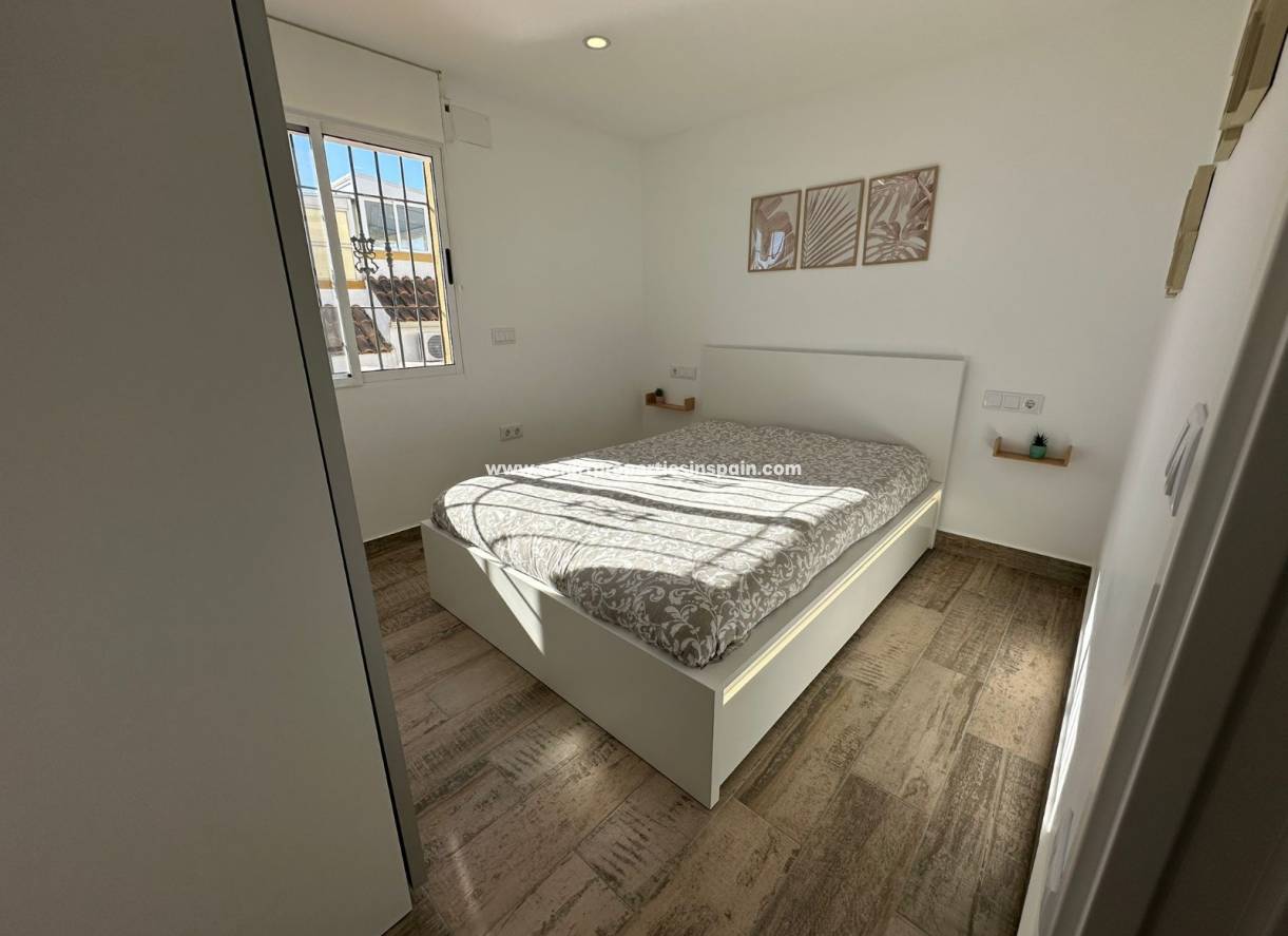 Wiederverkauf - Semi Detached Villa - La Marina - Urbanización La Marina