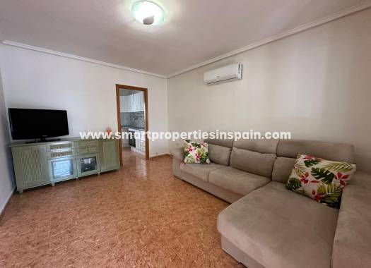 Wiederverkauf - Semi Detached Villa - La Marina - Urbanización La Marina