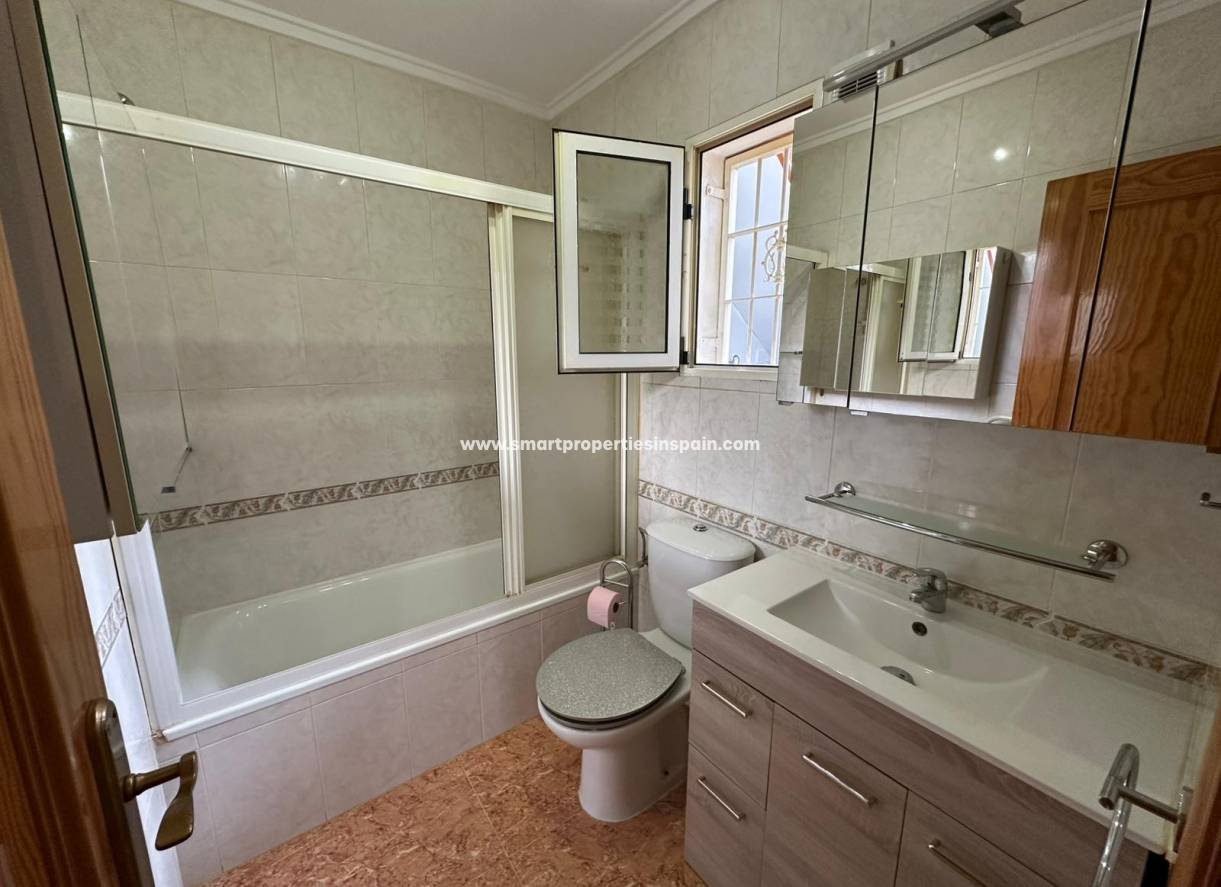 Wiederverkauf - Semi Detached Villa - La Marina - Urbanización La Marina