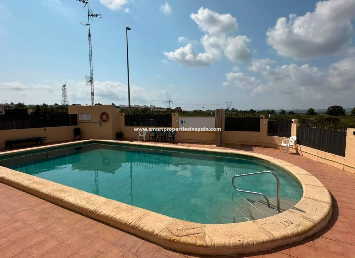 Wiederverkauf - Semi Detached Villa - La Marina - Urbanización La Marina