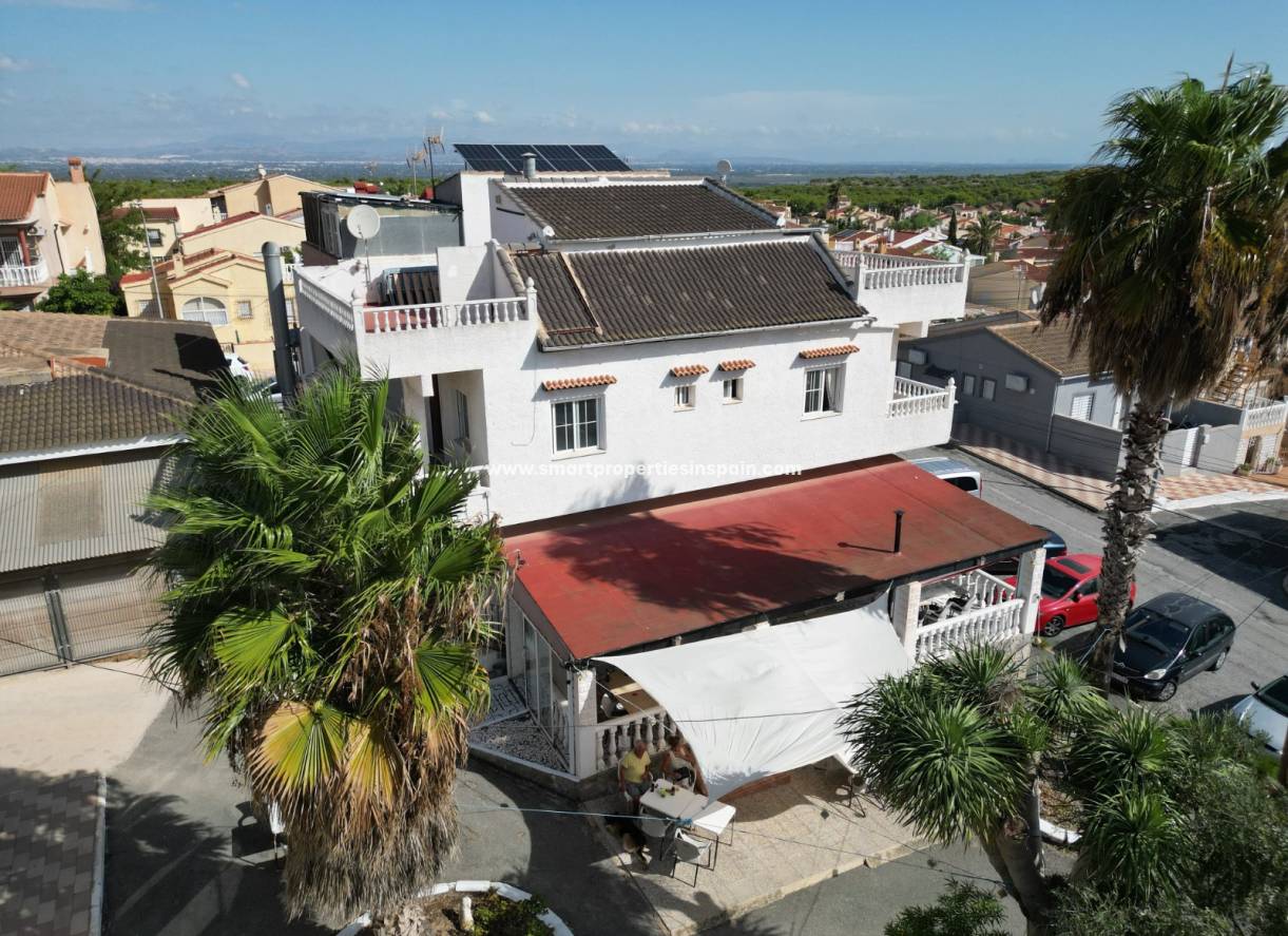 Wiederverkauf - Unternehmen - La Marina - Urbanización La Marina