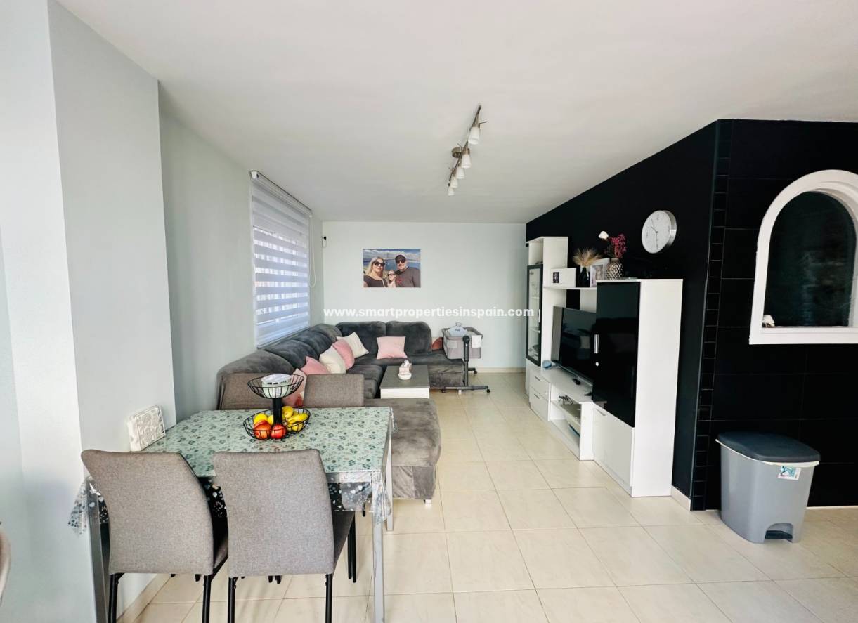 Wohnzimmer und Esszimmer