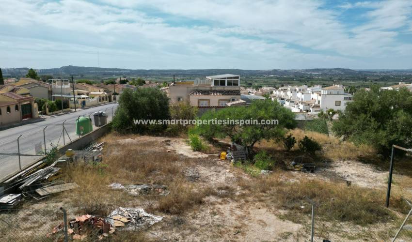 Ihr eigenes Haus an der Costa Blanca bauen? Sehen Sie sich dieses Grundstück zum Verkauf in der Wohnanlage La Marina an